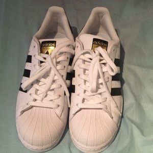 Brand new Adidas superstar women’s sneakers